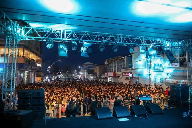 Başkale’de ’Manuş Baba’ Coşkusu