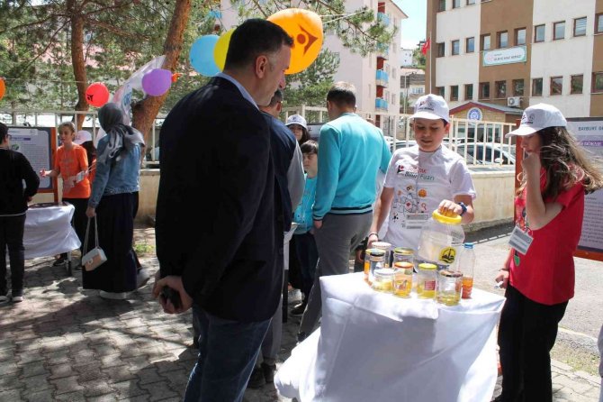 Bilim Fuarında 80 Öğrenci Ürettikleri Projelerini Sergilediler