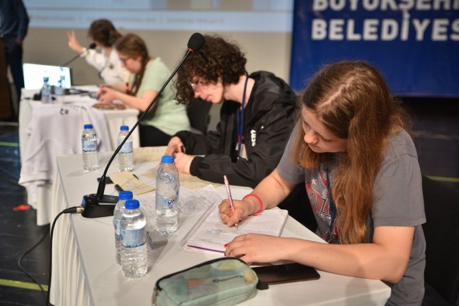 Gençler Bilgileriyle Kıyasıya Yarıştı