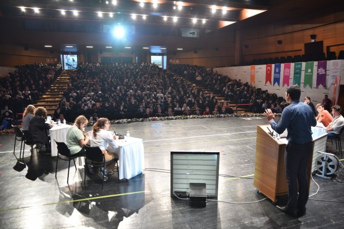 Gençler Bilgileriyle Kıyasıya Yarıştı