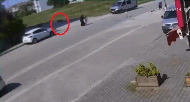 Köpekten Kaçarken Az Daha Canından Oluyordu