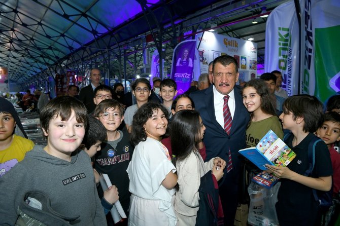 Başkan Gürkan’dan Kitap Fuarına Övgü