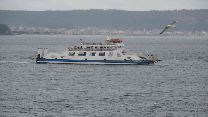 Çanakkale’de Feribot Seferlerine Fırtına Engeli