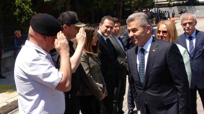 Uşak’ın Yeni Valisi Turan Ergün Göreve Başladı
