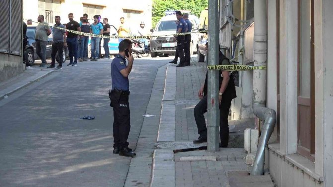 Alacağı İçin Gittiği İş Yerinde Pompalı Tüfekle Vuruldu