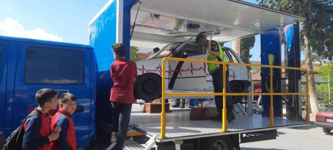 Emniyet Kemerinin Önemini Simülasyon Aracıyla Anlatıldı