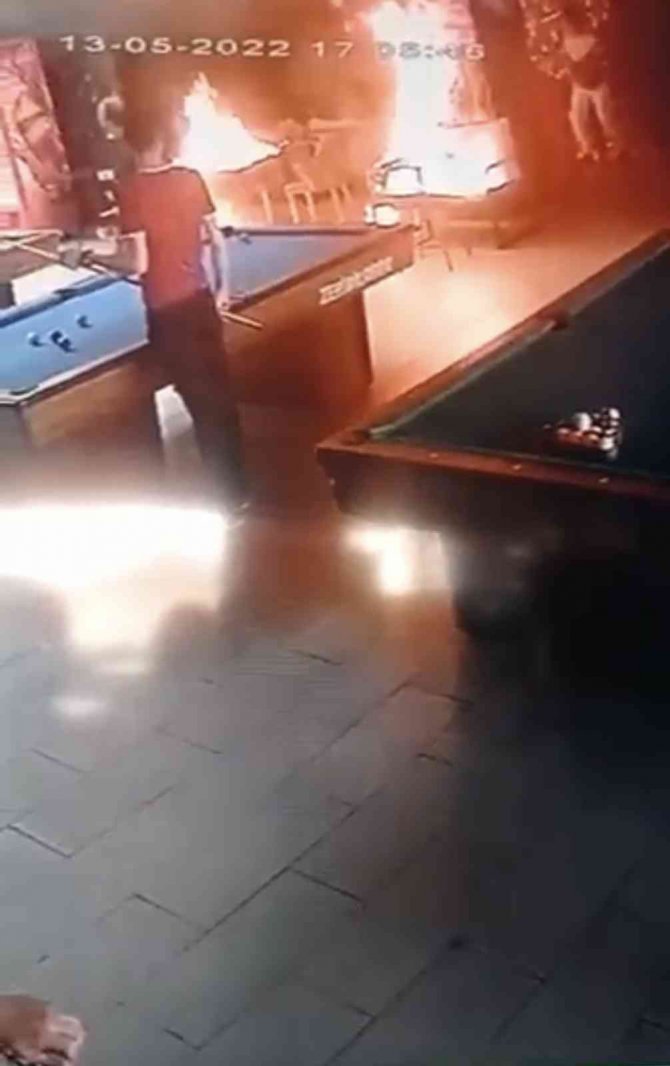 4 Bin Tl Alacağı İçin Bilardo Salonunu Ateşe Verdi: Dehşet Anları Güvenlik Kamerasında