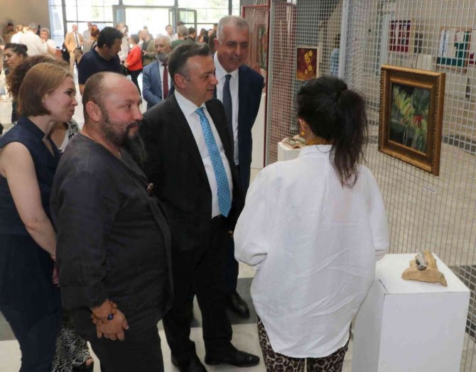 Esogü’de ’Endemik Çağrışımlar’ Konulu Karma Seramik Ve Resim Sergisi Açıldı