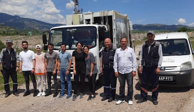 Gediz’de Doğa Dostu Öğrencilerden Çevre Temizliği