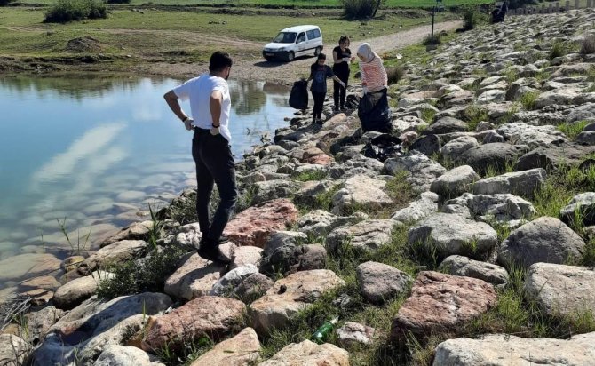 Gediz’de Doğa Dostu Öğrencilerden Çevre Temizliği