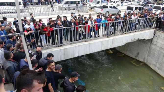 Eskiden Kötü Koku Ve Çöpten Geçilmeyen Derede Rafting Heyecanı