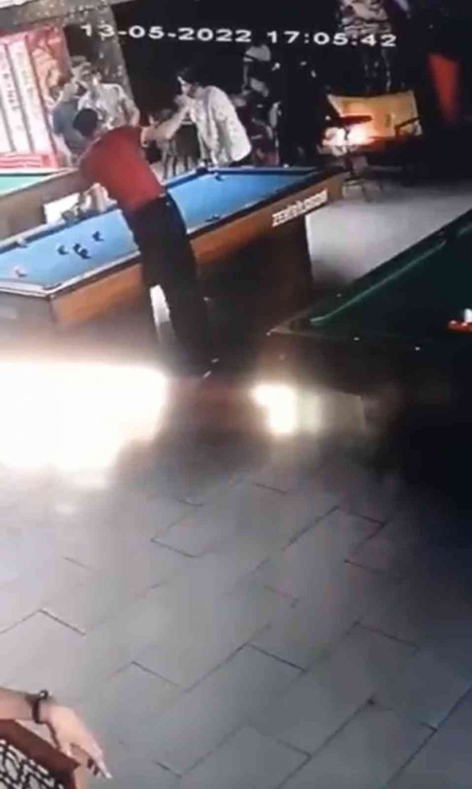 4 Bin Tl Alacağı İçin Bilardo Salonunu Ateşe Verdi: Dehşet Anları Güvenlik Kamerasında