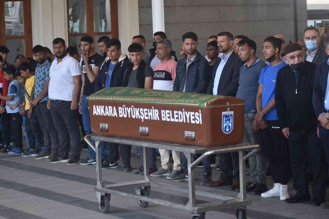 Ankara’da 2,5 Yaşındaki Çocuk, Babası Tarafından Dövülerek Öldürüldüğü İddiasıyla Gözaltına Alındı