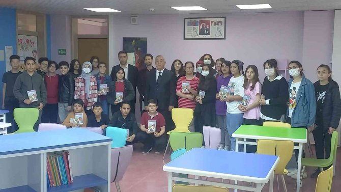 Ünsal, Öğrencilere “Yüreğim İ̇revan’da Kaldı” Romanını Tanıttı