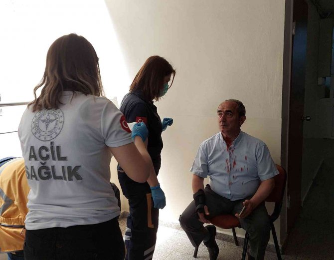 Davada Ortalık Karıştı, Kavgayı Ayırmaya Çalışan Avukat Da Darp Edildi