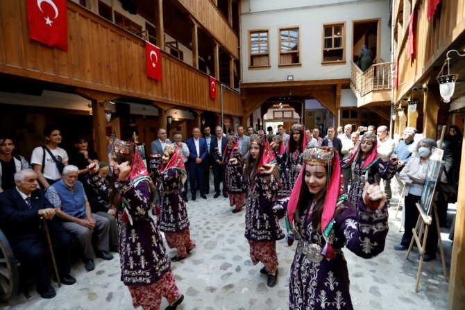 İ̇negöl’de Düğün Kültürü Sergisi Açıldı