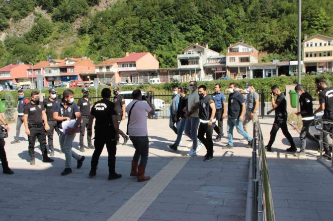 Bozkurt’taki Selde 17 Kişinin Öldüğü, 3 Kişinin Kaybolduğu Ölçer Apartmanının Müteahhidi Tahliye Edildi