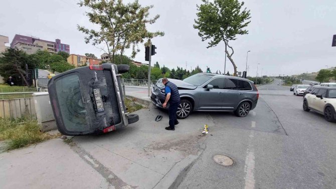 Hatalı Dönüş Kazaya Neden Oldu: 2 Yaralı