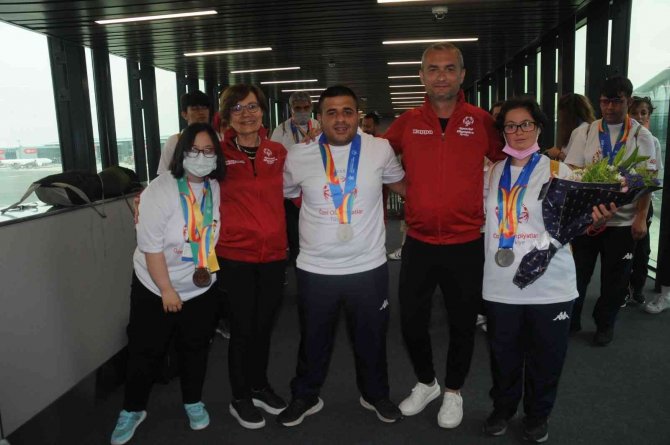 Özel Sporcular 21 Madalya İle Türkiye’ye Döndü