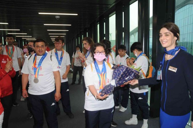 Özel Sporcular 21 Madalya İle Türkiye’ye Döndü