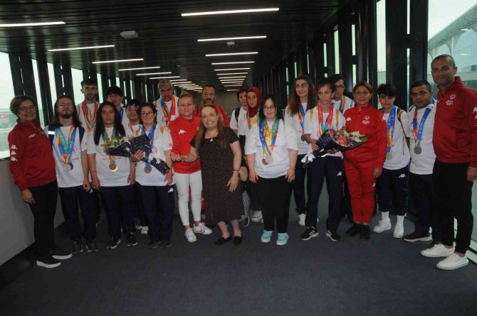 Özel Sporcular 21 Madalya İle Türkiye’ye Döndü
