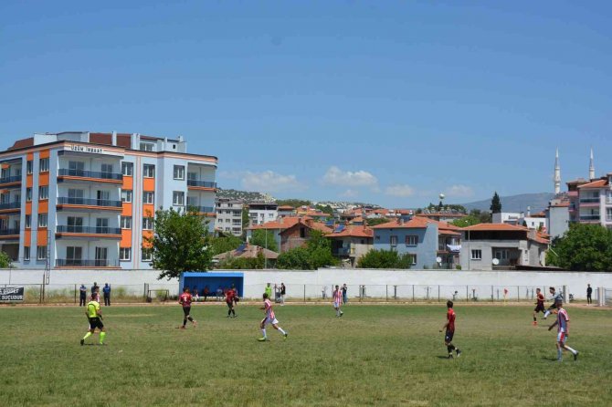 Selendi’de Liseler Arası Futbol Ve Voleybol Turnuvası Sona Erdi