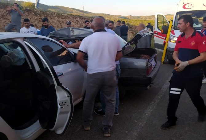 Mardin’de Trafik Kazası: 5 Yaralı