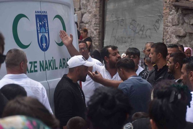 Ankara’da 2,5 Yaşındaki Çocuk, Babası Tarafından Dövülerek Öldürüldüğü İddiasıyla Gözaltına Alındı