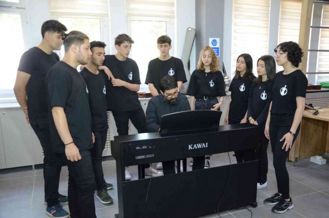 Öğrencilerin ‘Vatan Marşı’ Klipi Gurur Kaynakları Oldu