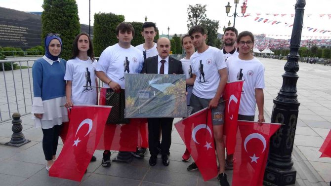 Yardım Tırı Türk Bayraklarıyla Karşılandı