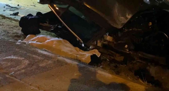 Parçalanan Otomobilin Sürücüsü Astsubay Hayatını Kaybetti: Kaza Anı Saniye Saniye Kamerada