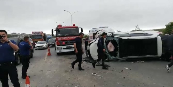 Pendik’te Sabiha Gökçen Bağlantı Yolunda 2 Araç Birbirine Girdi: 2 Yaralı