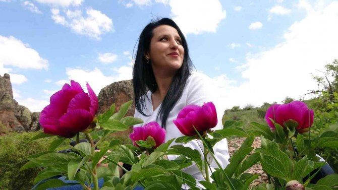 Sadece 15 Gün Ömrü Olan Cehrilik Lalesi Doğayı Renklendirdi