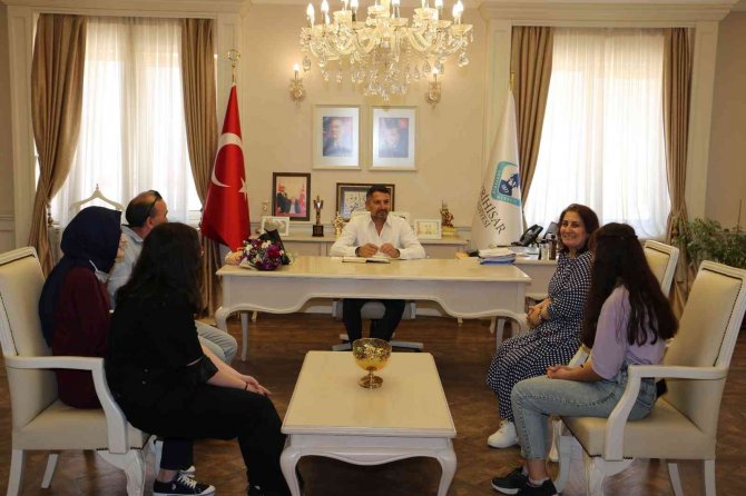 Liseli Öğrenciler Kilim Müzesi İle Şampiyonaya Gitmeye Hak Kazandı