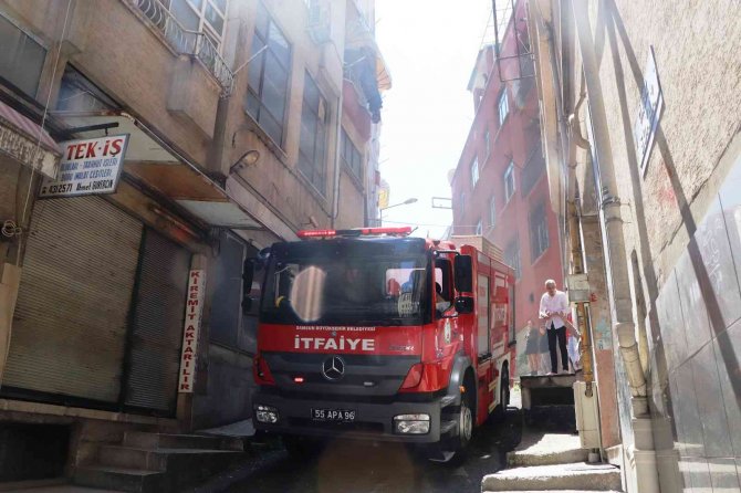 Samsun’da Yangın Paniği: 2 Kişi Dumandan Etkilendi