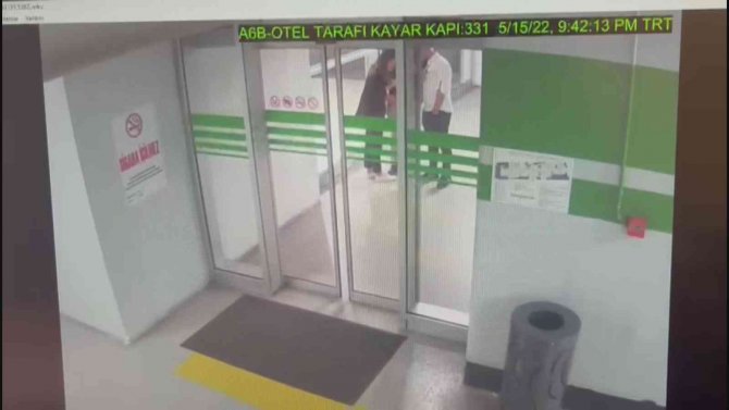 Şişli’de Masanın Üzerindeki Cep Telefonunu Çalan Şüpheliler Yakalandı
