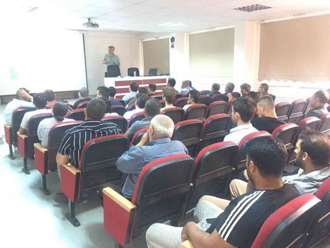 Osmaneli’nde Etlik Piliç İşletmeleri Bakıcılarına Eğitim