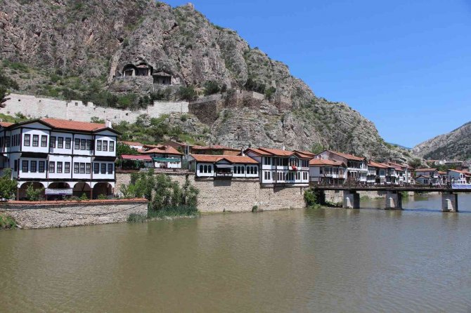 Vali Masatlı: "Kızlar Sarayı’ndaki Yangının Çıkış Nedeni Araştırılıyor"