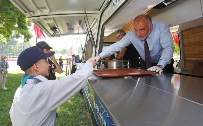 Sandıkçı’dan İzcilere Simit Ve Salep İkramı