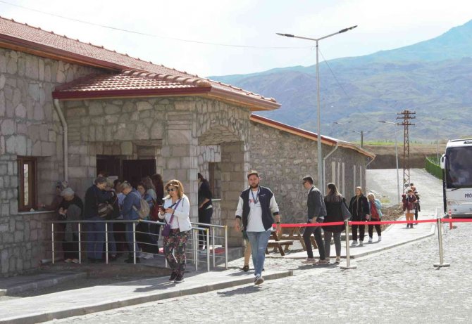 Tuzluca Tuz Terapi Merkezi Turizmcilerin Yeni Rotası Oldu