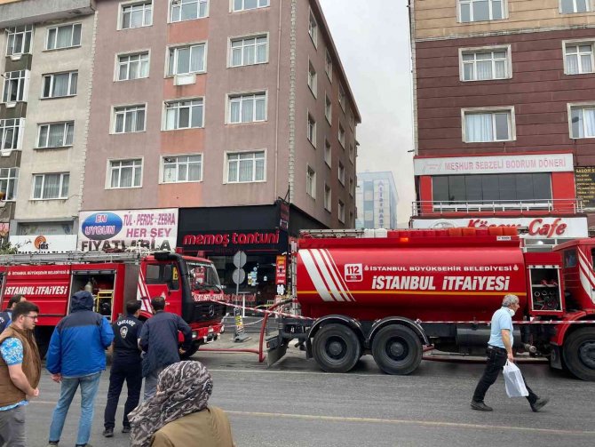 Ümraniye’de Mobilya Atölyesinde Yangın: Vatandaşlar Sokağa Döküldü