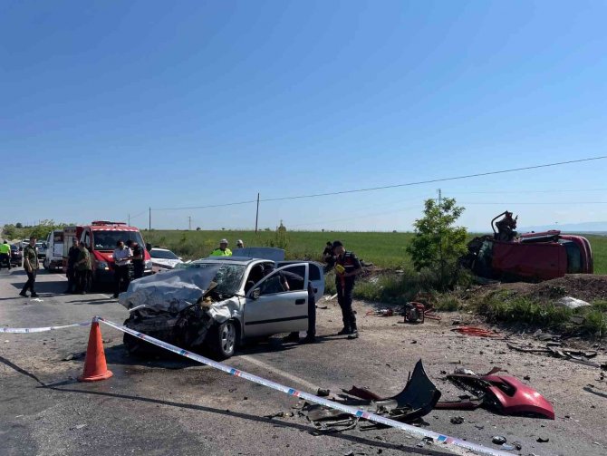 Uşak’ta Hamile Kadın Ve Annesi Feci Kazada Hayatını Kaybetti