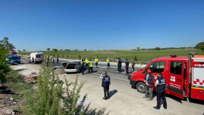 Uşak’ta Hamile Kadın Ve Annesi Feci Kazada Hayatını Kaybetti