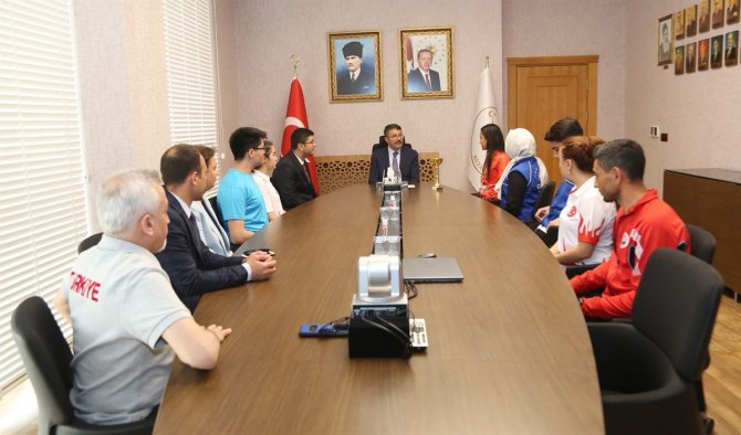 Vali Ali Çelik’ten Gençlere Tavsiye: "Spordan Asla Vazgeçmeyin"