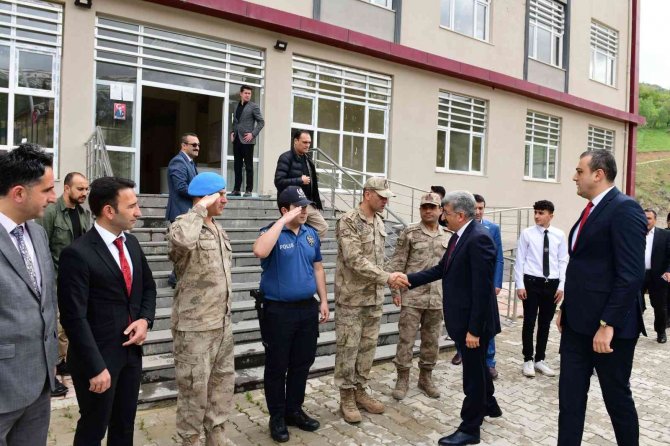 Vali Bilmez’den Çatak İlçesine Veda Ziyareti