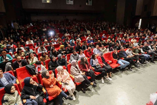 İ̇pekyolu’nda ‘Öğretmenler Arası Ses Yarışması’nın Finali Yapıldı