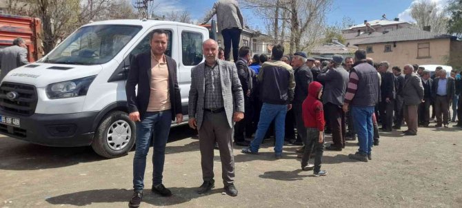 Özalp Belediyesi 30 Bin Sebze Fide Dağıttı