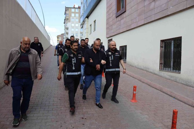 Baba Ve Oğullarından 100 Milyon Tl’lik Vurgun