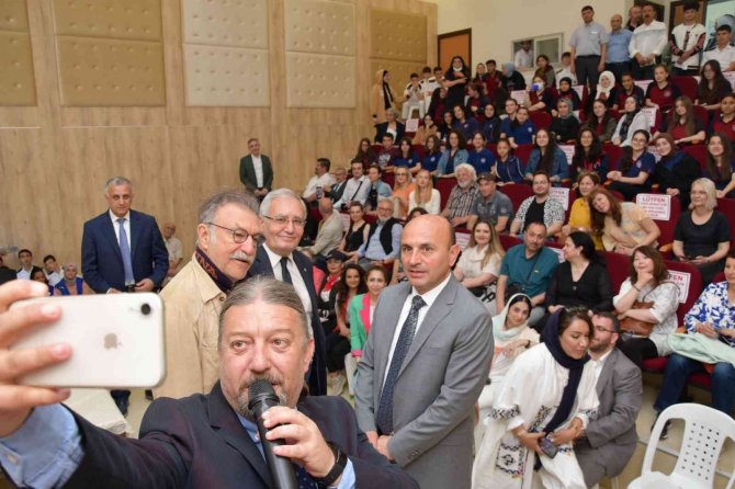 Sanatçı Tamer Levent Yalova Altınova’da Söyleşiye Katıldı