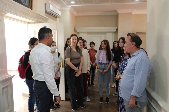 Liseli Öğrenciler Kilim Müzesi İle Şampiyonaya Gitmeye Hak Kazandı